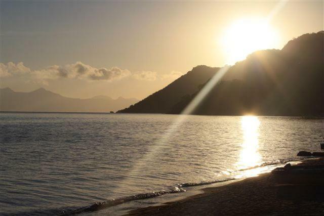 Norman Carr Cottage Monkey Bay ภายนอก รูปภาพ