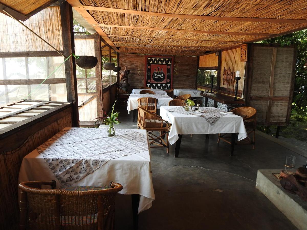 Norman Carr Cottage Monkey Bay ภายนอก รูปภาพ